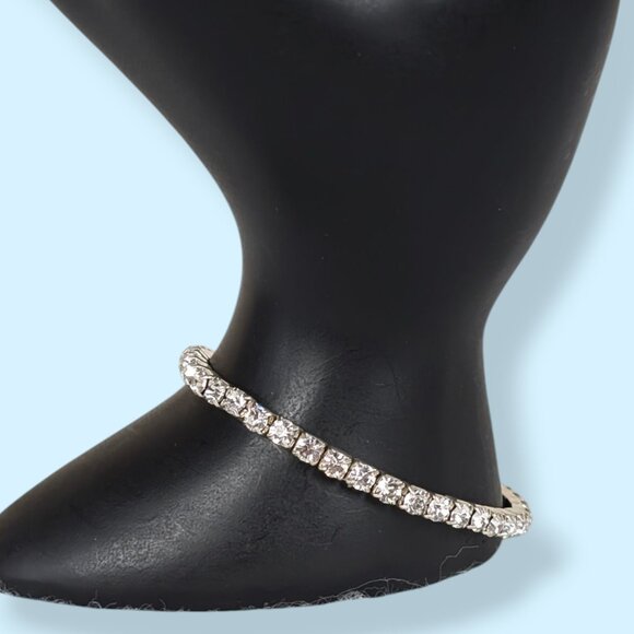 (2/$20) White Rhinestone Stretch Bracelet - Picture 2 of 4